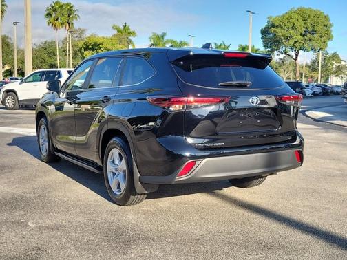 2025 Toyota Highlander LE