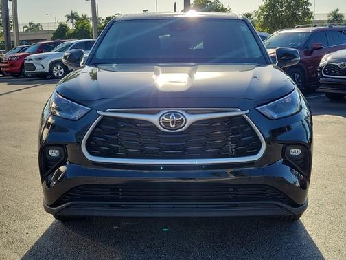 2025 Toyota Highlander LE