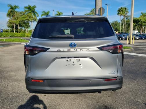 2023 Toyota Sienna XLE