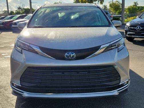2023 Toyota Sienna XLE