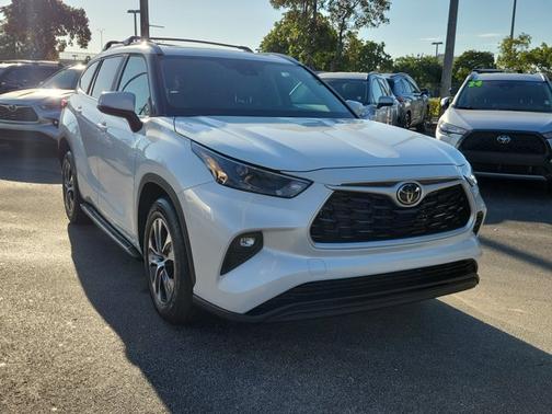 2023 Toyota Highlander XLE