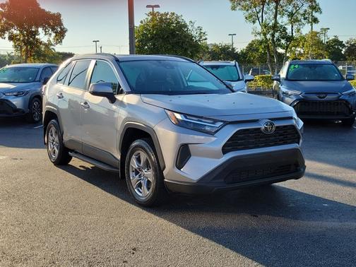 2023 Toyota RAV4 XLE