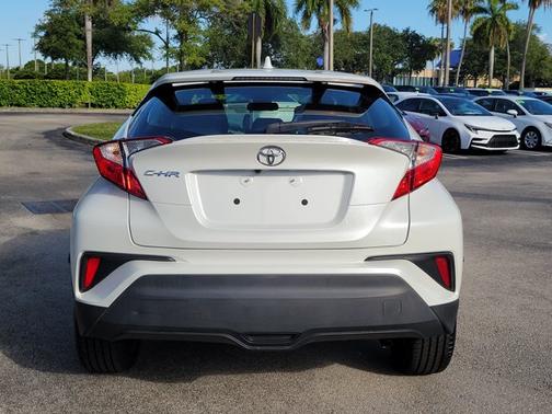 Blizzard Pearl 2021 Toyota C-HR XLE