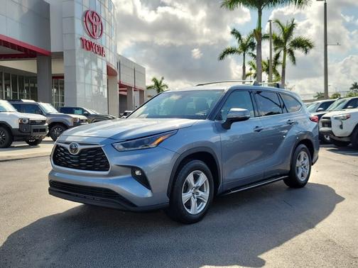 2021 Toyota Highlander LE