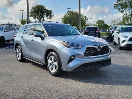 2021 Toyota Highlander LE