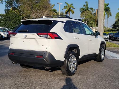 2021 Toyota RAV4 LE