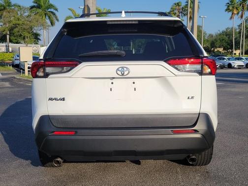 2021 Toyota RAV4 LE