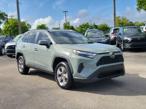2022 Toyota RAV4 XLE