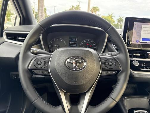 Ice 2023 Toyota Corolla Hatchback SE