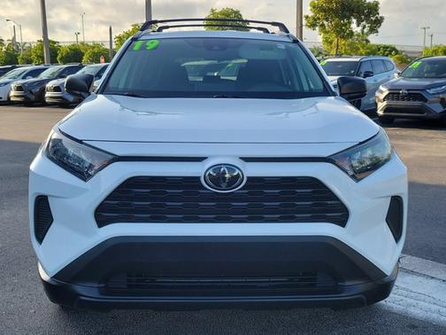 2019 Toyota RAV4 LE