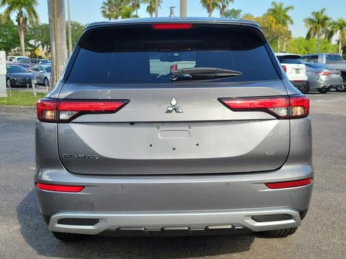 2023 Mitsubishi Outlander SE