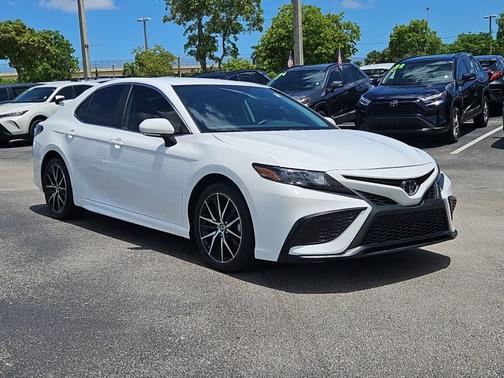 2024 Toyota Camry SE