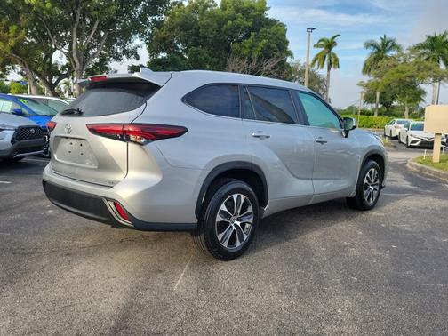 2024 Toyota Highlander XLE