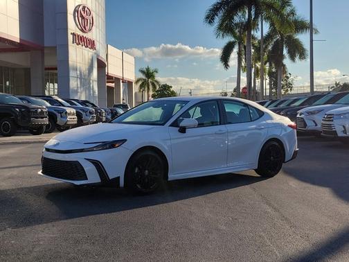2025 Toyota Camry SE