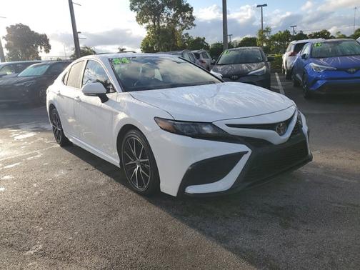 2024 Toyota Camry SE