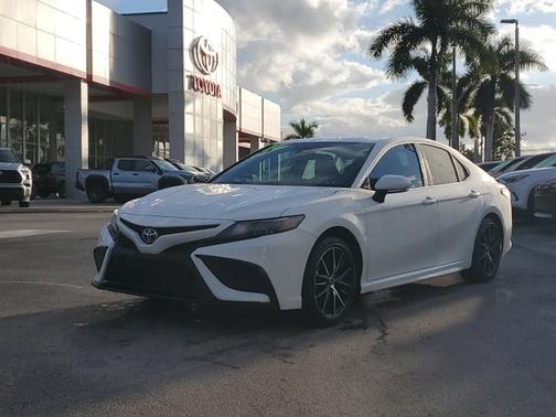 2024 Toyota Camry SE