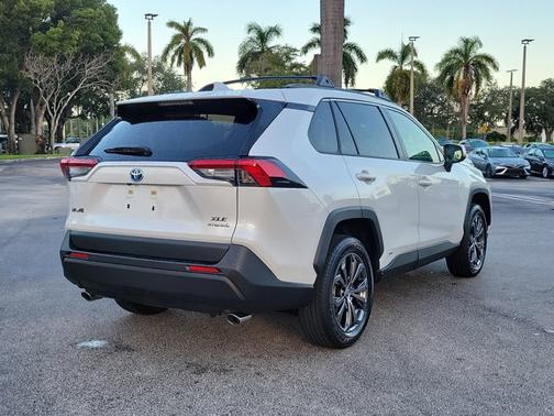 2023 Toyota RAV4 Hybrid XLE Premium