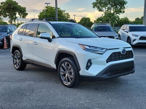 2023 Toyota RAV4 Hybrid XLE Premium