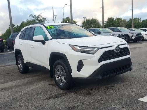 2024 Toyota RAV4 XLE
