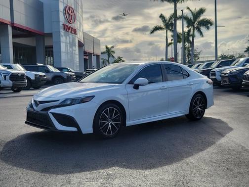 2023 Toyota Camry SE