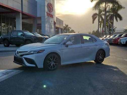 2022 Toyota Camry SE