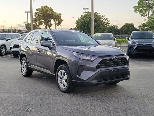 2021 Toyota RAV4 LE