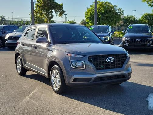 2022 Hyundai VENUE SE