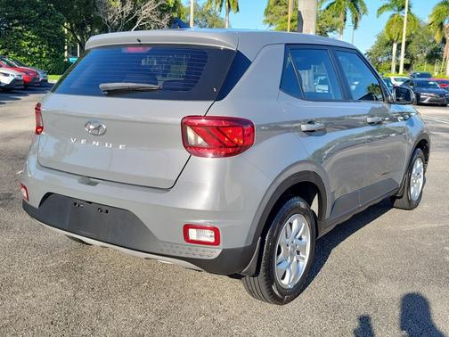 2022 Hyundai VENUE SE