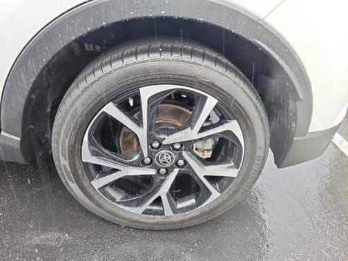 2022 Toyota C-HR XLE