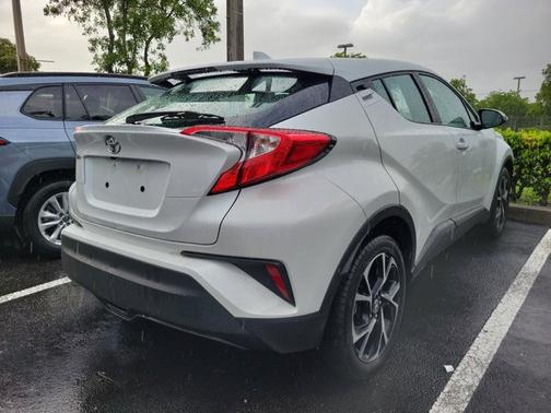 2022 Toyota C-HR XLE