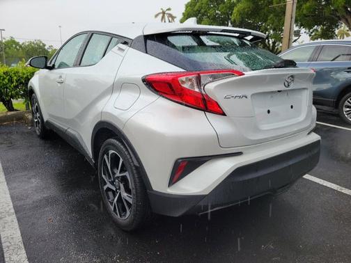 2022 Toyota C-HR XLE