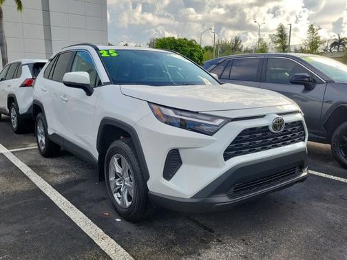 2025 Toyota RAV4 XLE