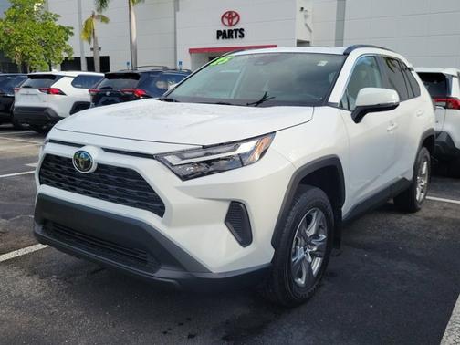 2025 Toyota RAV4 XLE