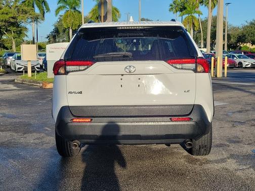 2021 Toyota RAV4 LE