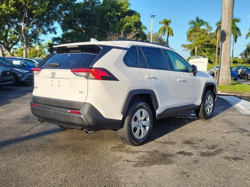 2021 Toyota RAV4 LE