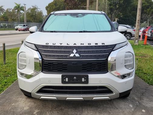 2022 Mitsubishi Outlander SE