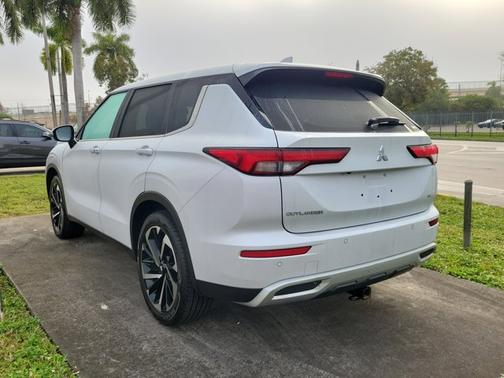 2022 Mitsubishi Outlander SE