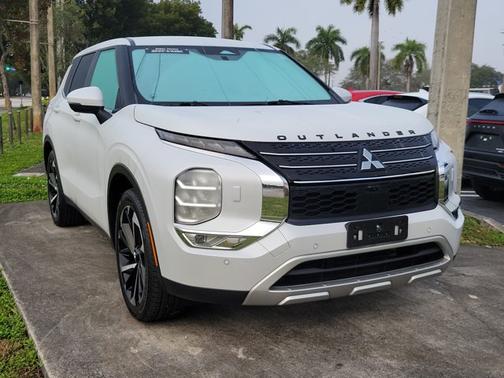 2022 Mitsubishi Outlander SE