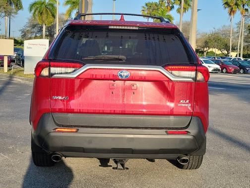 2021 Toyota RAV4 Hybrid XLE