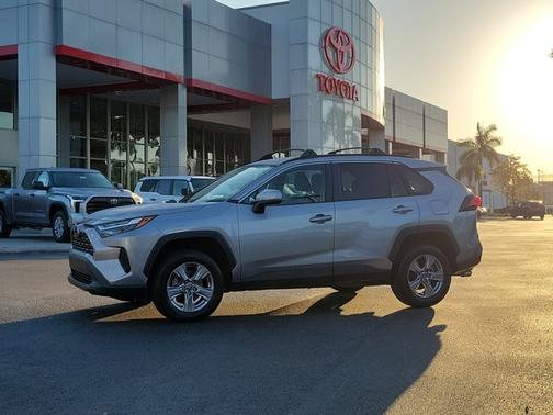 2022 Toyota RAV4 XLE