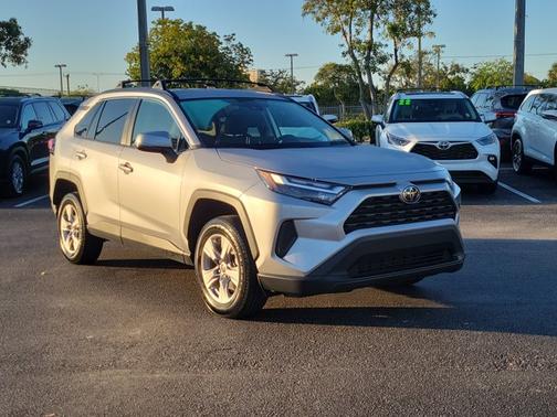 2022 Toyota RAV4 XLE