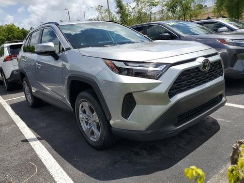2022 Toyota RAV4 XLE