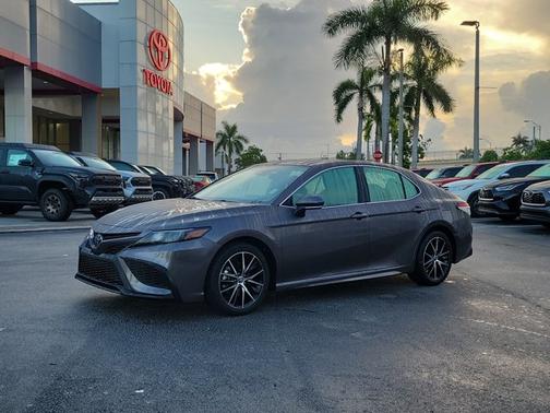 2024 Toyota Camry SE