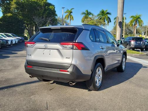2021 Toyota RAV4 XLE