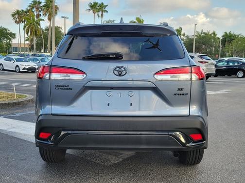 2023 Toyota Corolla Cross Hybrid SE