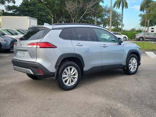 2024 Toyota Corolla Cross LE