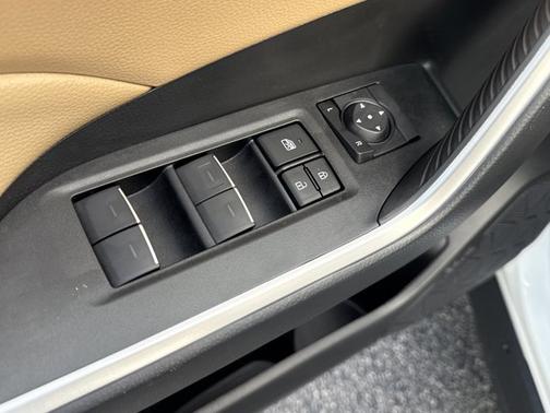Ice 2023 Toyota RAV4 XLE
