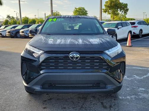 2024 Toyota RAV4 LE