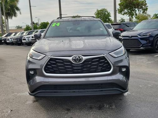 Magnetic Gray Metallic 2024 Toyota Highlander LE