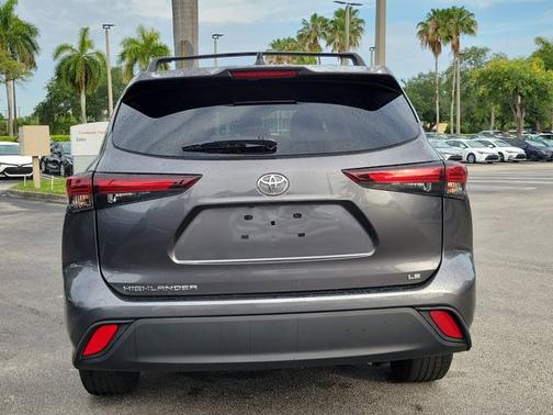 Magnetic Gray Metallic 2024 Toyota Highlander LE